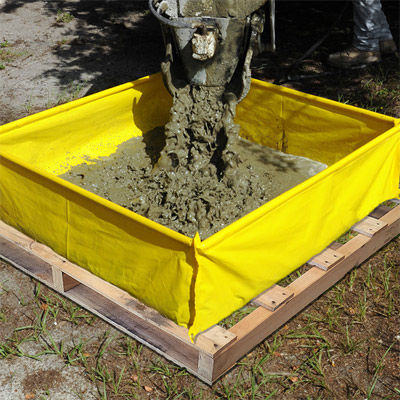 Portable concrete washout berm